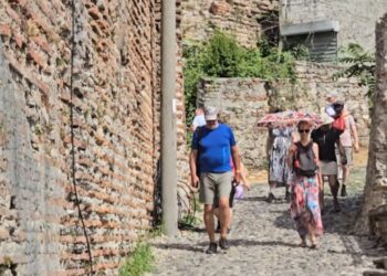 Turistët nuk duan vetëm detin, të interesuar për kulturën, arkeologjinë dhe natyrën shqiptare