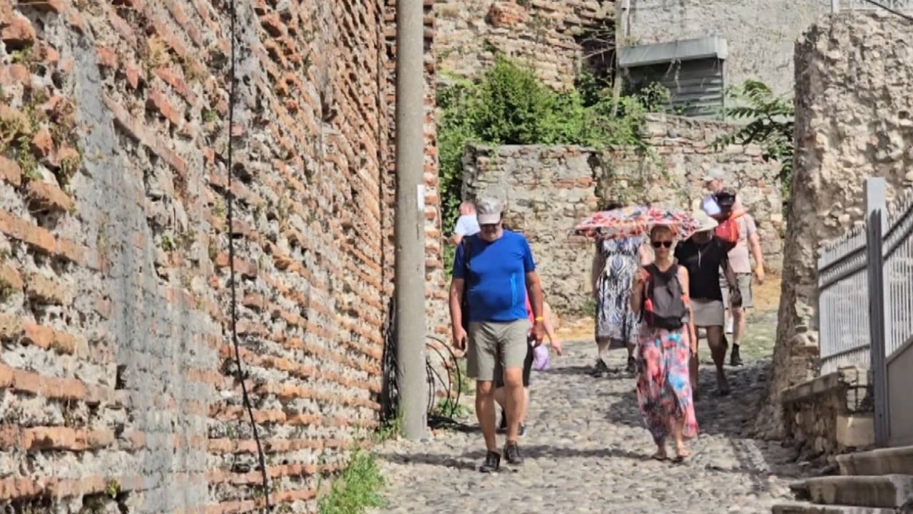 Turistët nuk duan vetëm detin, të interesuar për kulturën, arkeologjinë dhe natyrën shqiptare