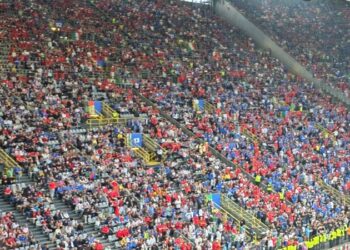 FOTO-LAJM/ Shqiptarët e Italisë u “marrin” biletat italianëve, tifozët “axurrë” të pakët në Dortmund