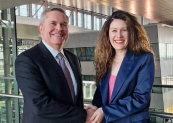 FOTO/ Nuk u paraqit për t’u pyetur në Komisionin e TIMS, zbulohet se ku ndodhet drejtoresha e SHISH, Vlora Hyseni