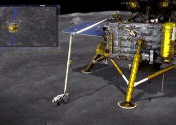 Sonda “Chang’e-6” mbledh rreth 2 kg mostra nga ana e pasme e Hënës