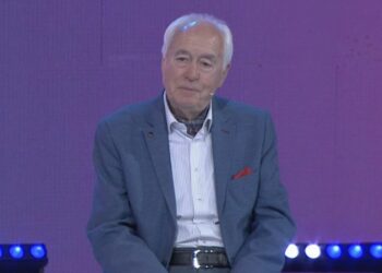 Zhani Ciko rrëfen historinë e njohjes së prindërve të tij: Nëna spikere, babai shef