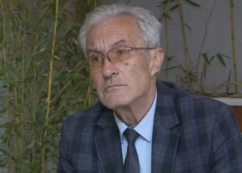 ‘Agimin do e pranoje siç është ose…’/ Demalia sjell poezinë profetike të Agim Doçit: Sa isha gjallë më ndenjën ftohtë, doja nga njerëzit një fjalë të ngrohtë