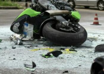 Aksident tragjik/ 17- vjeçari shqiptar me motor përplaset me murin, ndërron jetë, plagoset shoku i tij pasagjer