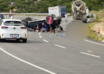 Vlorë/ Aksident tragjik: Kamioni përplaset me një makinë, një person humb jetën, një tjetër mbetet i plagosur