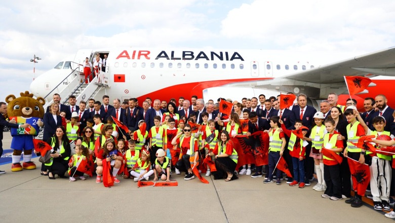 VIDEO/ Shqipëria prek e para tokën gjermane, surprizohet nga stafi i aeroportit të Duseldorf