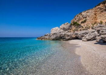 Media franceze: Zbuloni Shqipërinë, destinacionin ideal për pushime verore unike dhe ekzotike