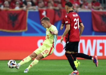 Shqipëri-Spanjë/Mbyllet 0-1 pjesa e parë, Asllani i afrohet golit