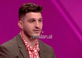 Fëmija që u bë nënë 2 herë, djali tregon historinë e jashtëzakonshme: Mami na solli në jetë kur ishte 15 vjeçe