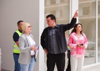 Rindërtimi/ Veliaj në Kombinat: Nuk e ndalim punën, pavarësisht gjyqeve me lloj-lloj partish