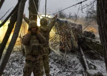 Financial Times: Serbia fiton rreth 800 milionë euro nga shitja e armatimeve për Ukrainën