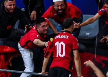 I shënoi Italisë me të, shitet për shifrën rekord fanella me numrin 10-të e Nedim Bajramit. Shtetasi turk pagoi…!