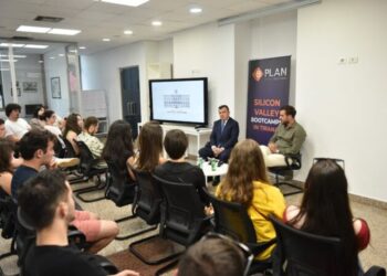 Ministri Balla takim me të rinjtë që jetojnë jashtë vendit: Besoj se 2030 do na gjejë anëtarë të BE-së