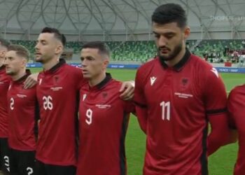 Shqipëri-Litenshtejn/ Me Brojën, Asanin e Hoxhën në sulm, nis ndeshja miqësore në Hungari