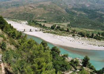 Kumbaro shpërndan shkrimin e “National Geographic”: Pasqyron një Shqipëri tjetër për turistët