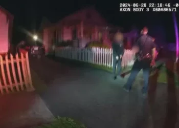 Mbante në dorë një pistoletë false, Policia qëllon për vdekje 13-vjeçarin në SHBA