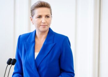 U godit me grusht në mes të Kopenhagenit nga një 39-vjeçar, kryeministrja daneze pësoi ndrydhje të qafës