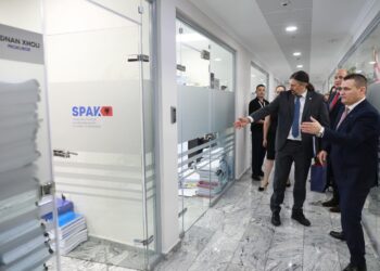 “SHBA do vazhdojë t’ju mbështesë”/ Dumani e Kraja hetojnë Metën e Berishën, i dërguari i Blinken shkon në SPAK e sheh ‘malin’ e dosjeve