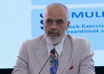 LIVE/ Ngritja e komisionit Antikorrupsion, Rama në grup: U aludua si një përpjekje për të kapur drejtësinë, çojmë para integrimin në BE