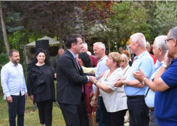 Veliaj nga Njësia 4: Sot mund të protestohet lirisht, por është turp të djegësh goma. Socialistët i çojnë deri në fund punët e nisura