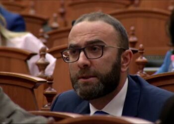 Deputetët drejt Gjermanisë? Bardhi: E turpshme dhe banale! Ne distancohemi…