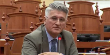 Kronikë për dy të tretat!