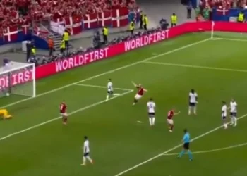 VIDEO/ Danimarkë-Angli: Supergol i danezëve, rikthehet baraspesha në Frankfurt. Mbyllet pjesa e parë 1-1