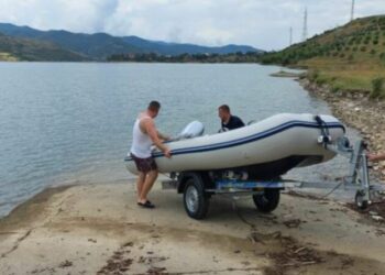 Mbytet 30-vjeçari në liqenin e Banjës, policia e Gramshit në vendngjarje