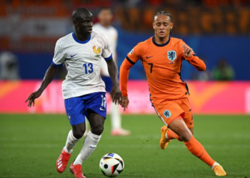 Holandë-Francë 0-0, festë dhe hidhërim për ‘tulipanët’, anulohet goli i Simons