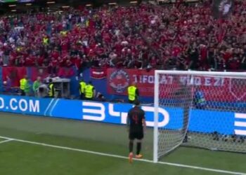 E ‘masakruan’ për golat me Italinë, Elseid Hysaj shkon dhe feston i vetëm me Tifozët Kuq e Zi