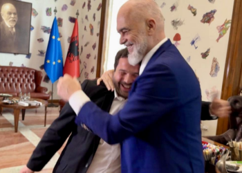 “E dua Giorgio-n, por më shumë të vërtetën”/Rama poston foton me gazetarin e Rai 3: Sonte ballafaqojmë faktet