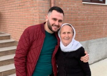 Konfirmohet nga familjarët, Bes Kallaku në një lidhje të re?