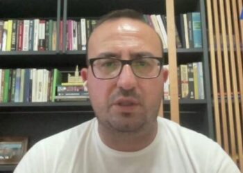 Korreshi: Alibeaj po shkëputet nga berishizmi, por jo nga lulzimizmi. Deputetët e tjerë janë të mirëpritur në PD