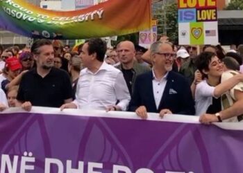 Albin Kurti merr pjesë në Paradën e Krenarisë në Kosovë: Dashuria është dashuri, krenarë për të festuar diversitetin…!