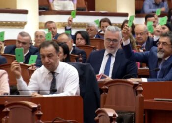 Kuvend/ Shtyhet sërish votimi i projektligjit për pagat e gjyqtarëve të Kushtetueses