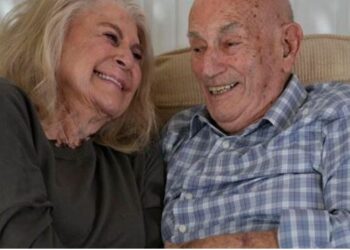 “Dashuri e përjetshme”, veterani 100-vjeçar martohet me të dashurën 96-vjeçare