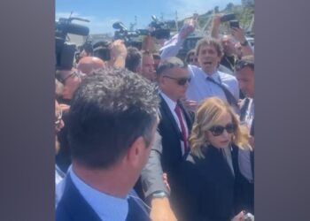 VIDEO/ Meloni përplaset me deputetin e opozitës në Shëngjin, Magi: T’ju vijë turp! Meloni: Europa s’i donte, këtu sollëm ligjin europian