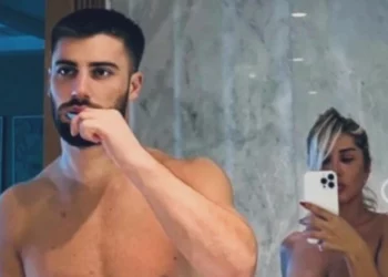 FOTO / Me rroba banjo në pushime, Ilnisa dhe Meritoni ndajnë momente romantike së bashku