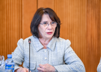 Edukimi financiar, në shkolla/ Minxhozi: Informimi për sistemin financiar shmang rreziqet