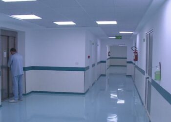 Bisedat në whatsapp zbulojnë sa kushtonte një operacion tek Onkologjiku: Shih ndonjë Tajlandë… me 5 operacione brenda një jave bëhesh për Maldive!