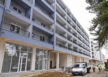 FOTOT/ Rindërtimi në Kombinat drejt fundit, Rama: Së shpejti çelësat për 1069 familje