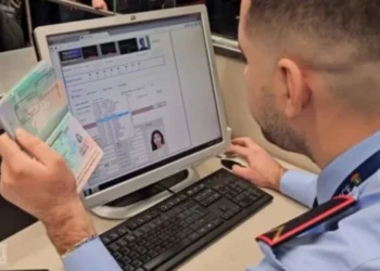 “Ta bëjmë sikur do shkojë për vizitë mjekësore në Stamboll”, zbardhen përgjimet si policët kufitarë në Rinas kalonin ilegalisht qytetarët: Nesër të bëj një 500 vëlla