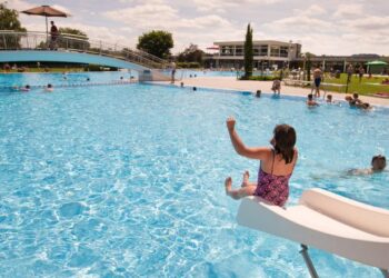 Uji i pishinave rrit shanset për infeksione të ndryshme, ja si të mbroheni