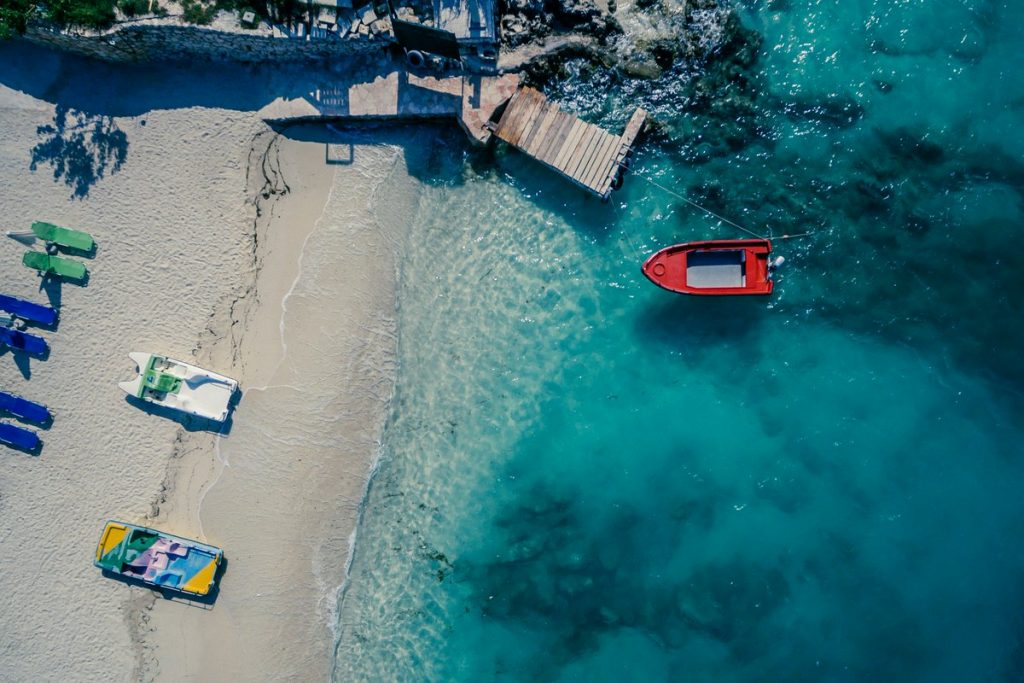 “Breaking Travel News”: Sektori i turizmit në Shqipëri “shpërthen” në skenën botërore