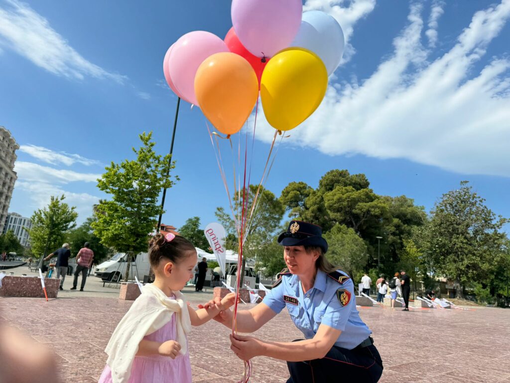 FOTO / Policia e Shtetit uron 1 Qershorin: Jemi pranë fëmijëve në çdo kohë