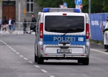 Prag-ndeshja/ Shqiptarët e bënë festë në Dortmund, policia arreston 50 italianë me thika e kapuça se donin t’i sulmonin