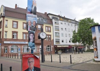 EMRI/ Sulm me thikë ndaj politikanit të ekstremit të djathtë në Gjermani, ja si paraqitet gjendja e tij