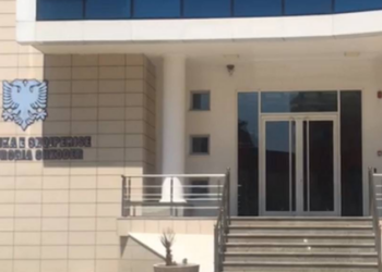 “Kishin dijeni!”/ Prokuroria e Shkodrës dërgon për gjykim 9 zyrtarë të IMT-së dhe Kadastrës, lejuan ndërtime të paligjshme në Shirokë