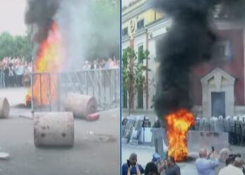 Rithemelimi heq dorë nga molotovët, por nis të djegë goma! Policia i përgjigjet me fikëse zjarri