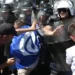 VIDEO/ “Kështu do ta rrëzojmë Ramën ne?”, protestuesi simbol i PD i zhgënjyer: Më shumë ka policë se protestues